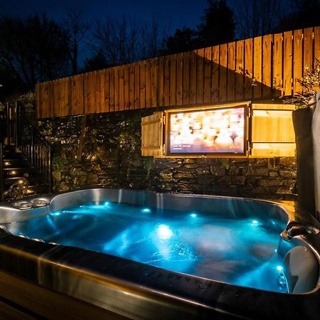 Stunning Cottage Grade 2 Listed With Parking And Hot Tub باونيس أون وينديرمير المظهر الخارجي الصورة