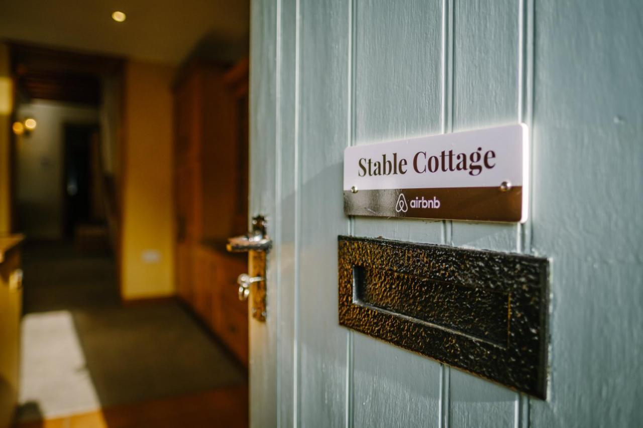 Stunning Cottage Grade 2 Listed With Parking And Hot Tub باونيس أون وينديرمير المظهر الخارجي الصورة