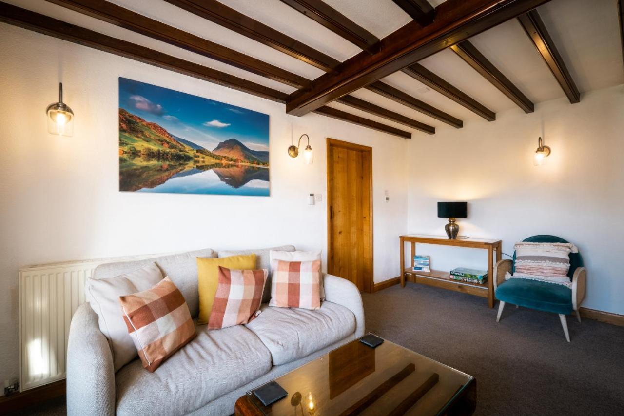 Stunning Cottage Grade 2 Listed With Parking And Hot Tub باونيس أون وينديرمير المظهر الخارجي الصورة