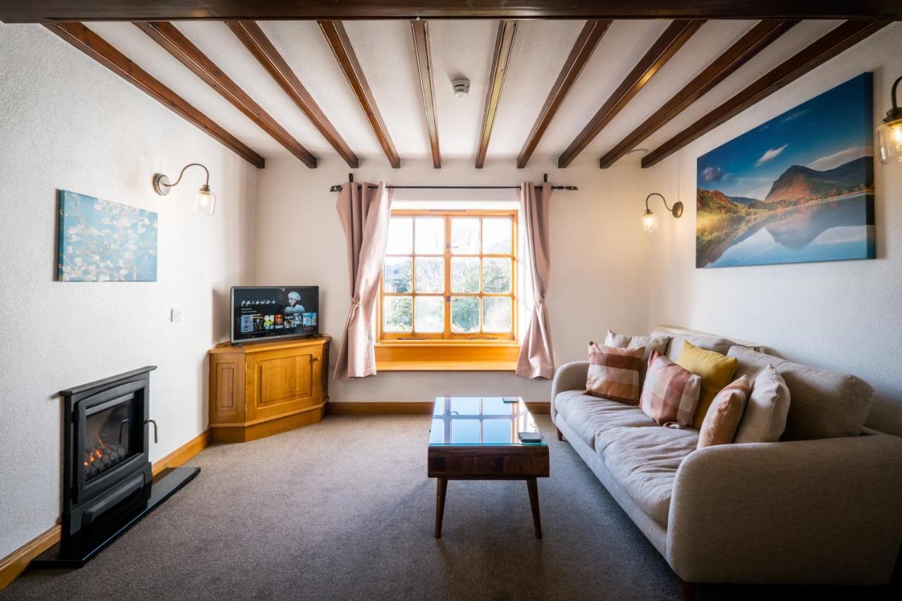Stunning Cottage Grade 2 Listed With Parking And Hot Tub باونيس أون وينديرمير المظهر الخارجي الصورة