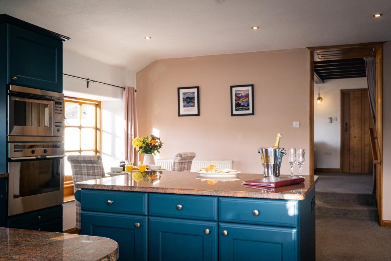 Stunning Cottage Grade 2 Listed With Parking And Hot Tub باونيس أون وينديرمير المظهر الخارجي الصورة
