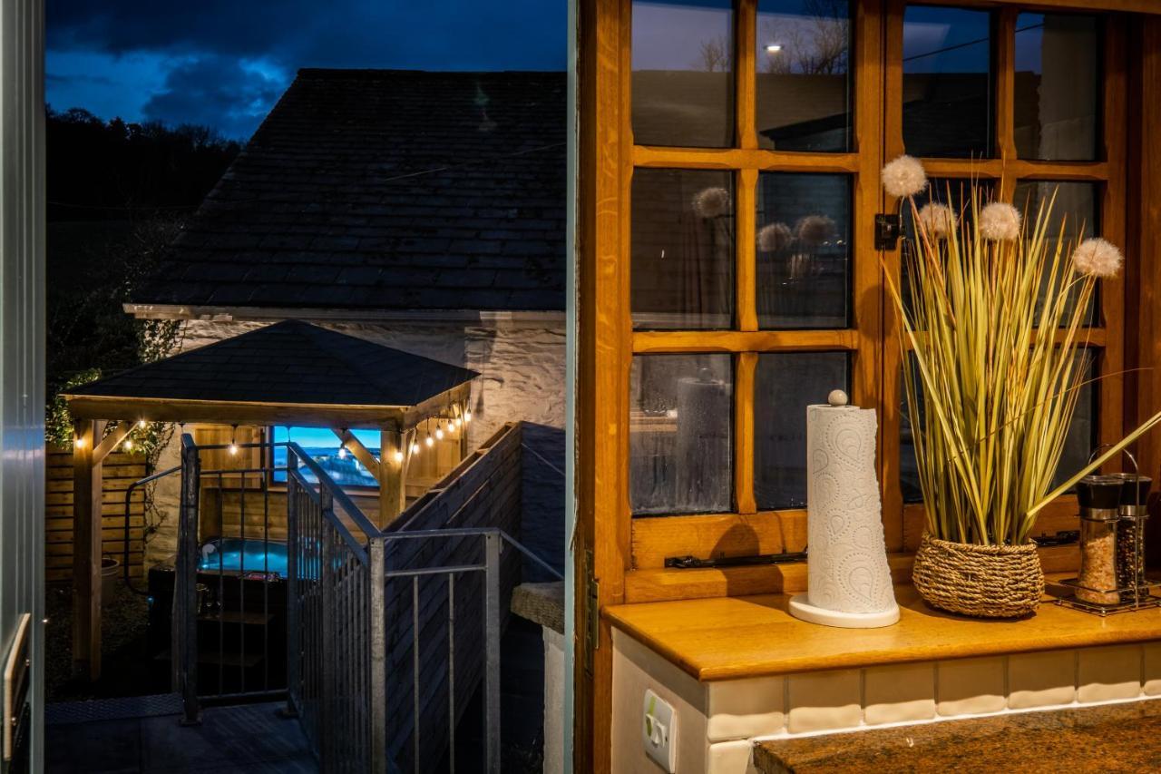 Stunning Cottage Grade 2 Listed With Parking And Hot Tub باونيس أون وينديرمير المظهر الخارجي الصورة